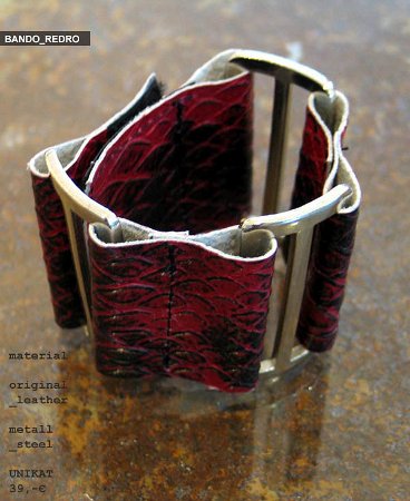 arm_bando red strukturleder